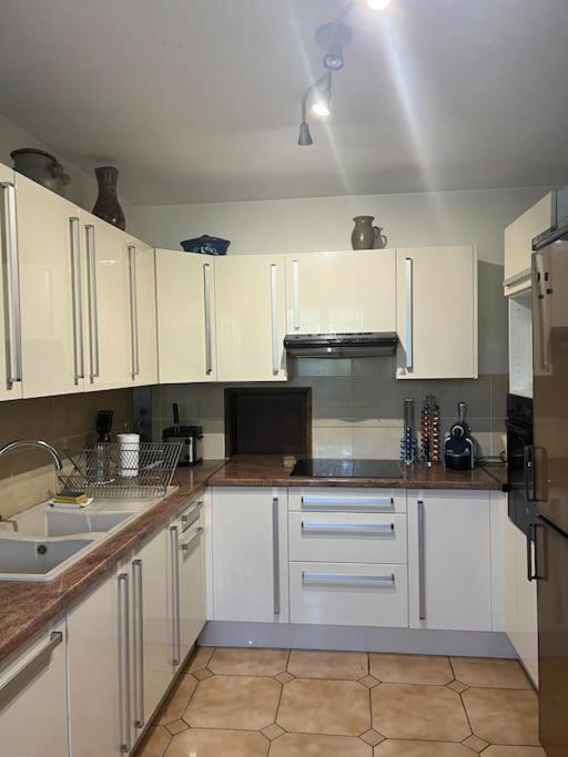 Maison Familiale Idealement Situee Avec Tout Le Confort Nîmes Buitenkant foto